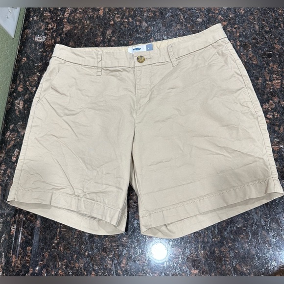 Old Navy Khaki Shorts, Size 6 - Picture 1 of 9
